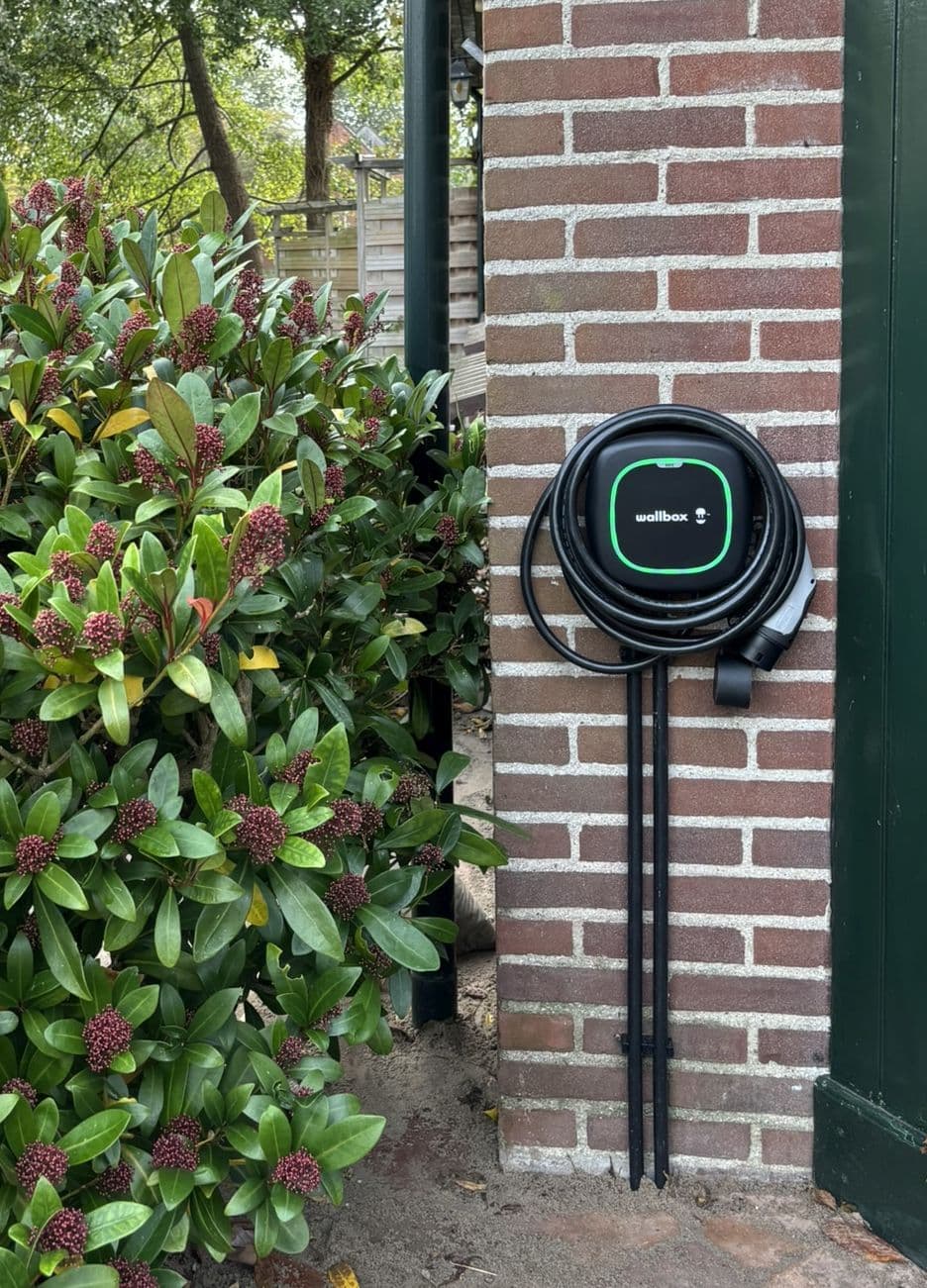 Laadpaal aan de gevel